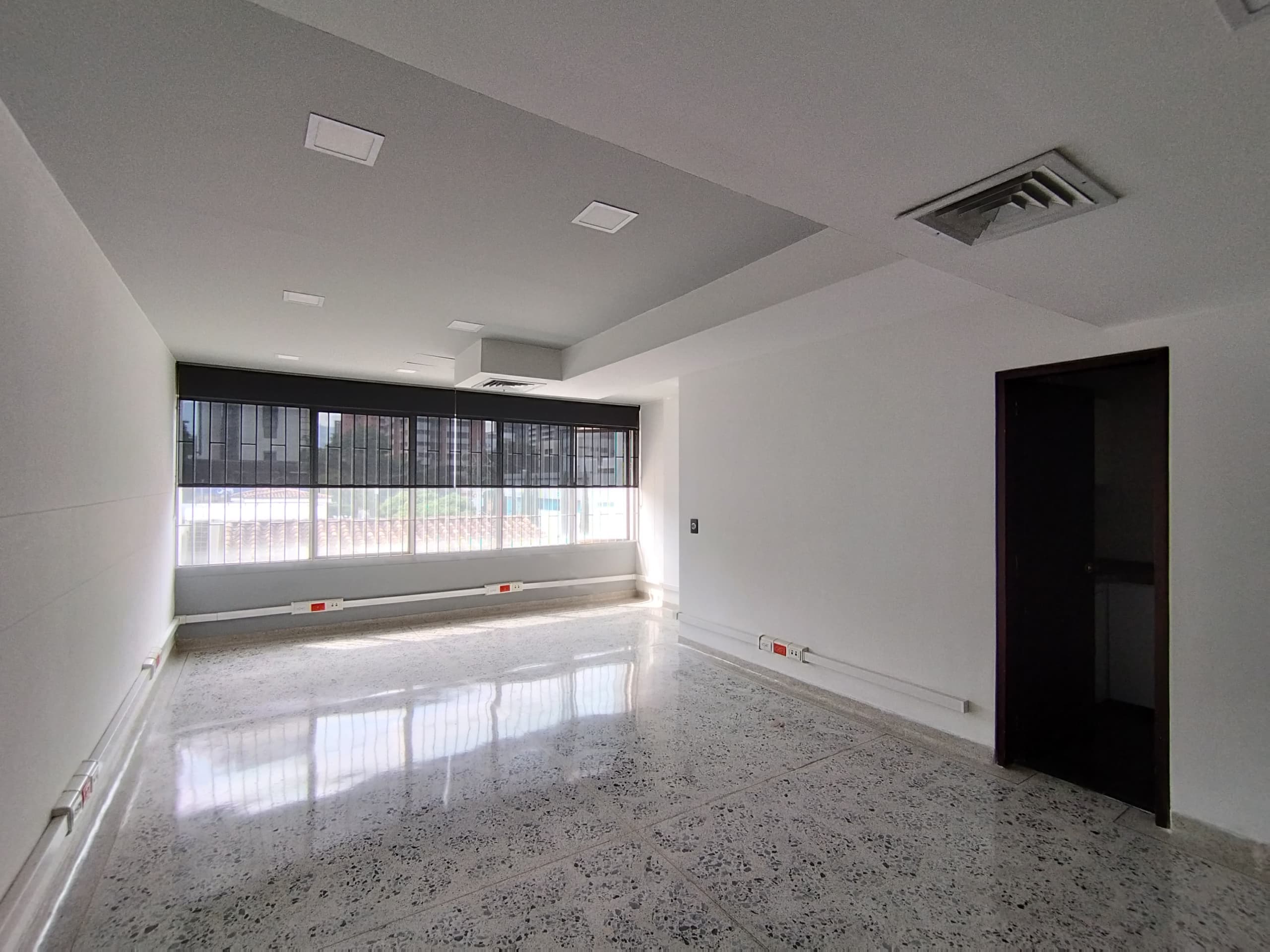 Oficina en arriendo en Santa María De Los Ángeles, El Poblado, Medellín — foto 3 de 12