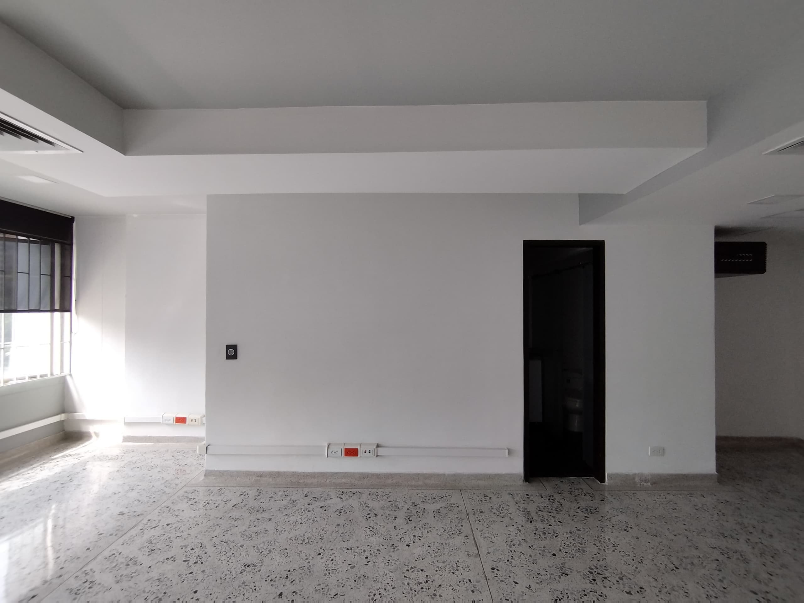 Oficina en arriendo en Santa María De Los Ángeles, El Poblado, Medellín — foto 4 de 12