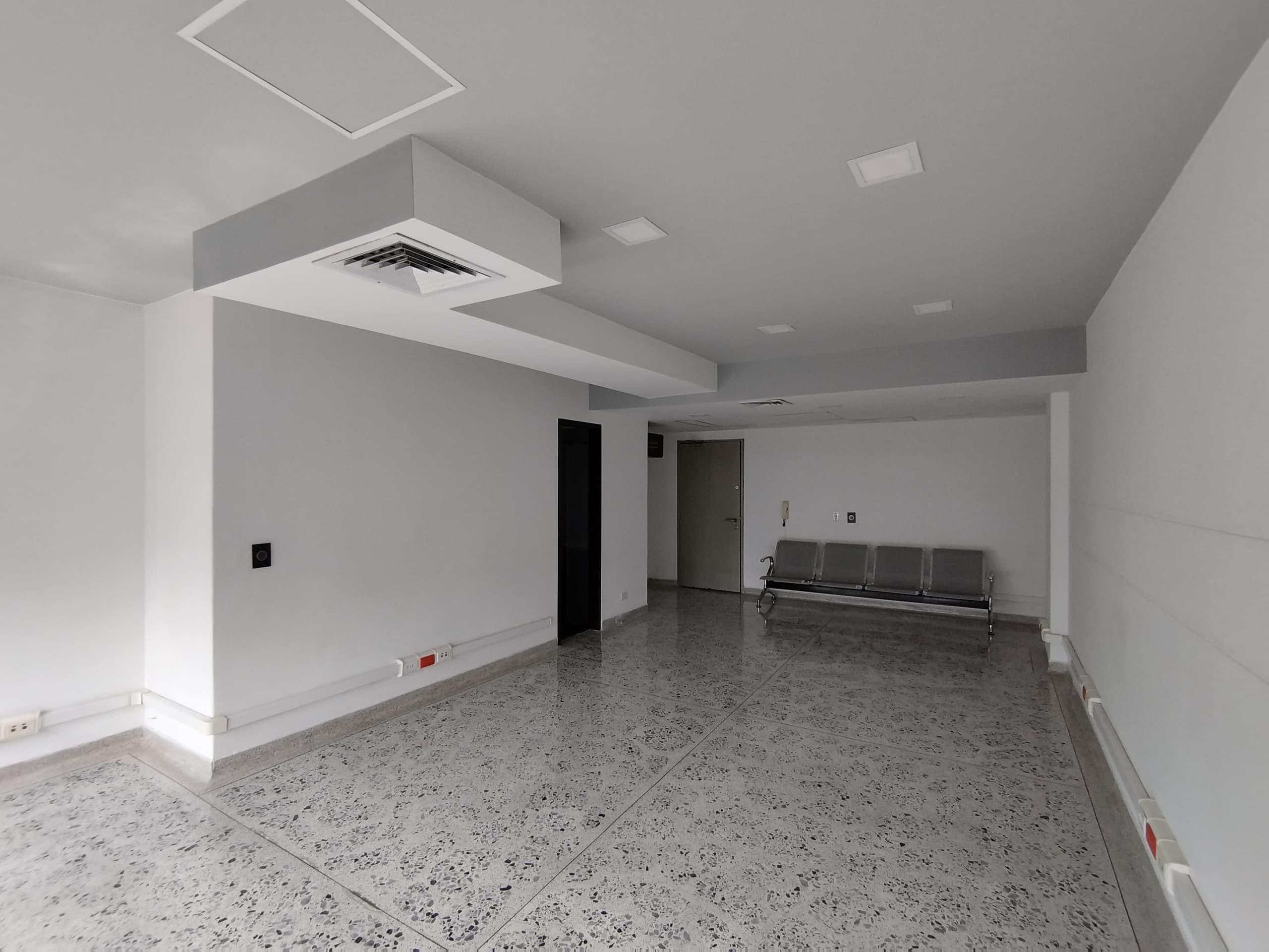 Oficina en arriendo en Santa María De Los Ángeles, El Poblado, Medellín — foto 5 de 12