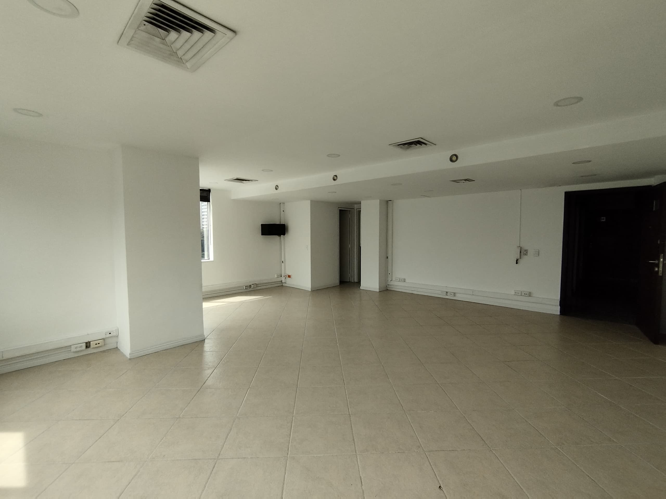 Oficina en arriendo en Santa María De Los Ángeles, El Poblado, Medellín — foto 2 de 9
