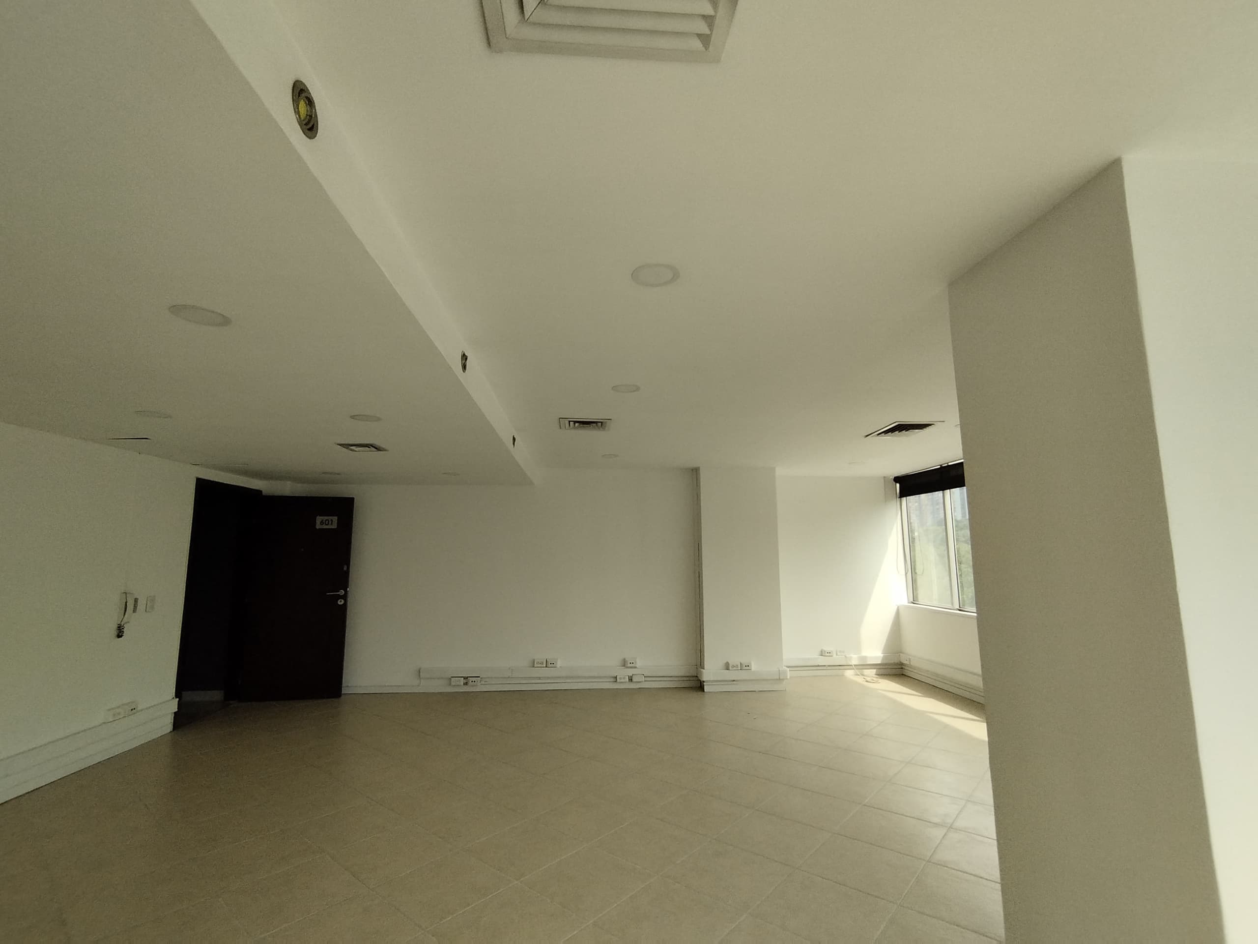 Oficina en arriendo en Santa María De Los Ángeles, El Poblado, Medellín — foto 4 de 9