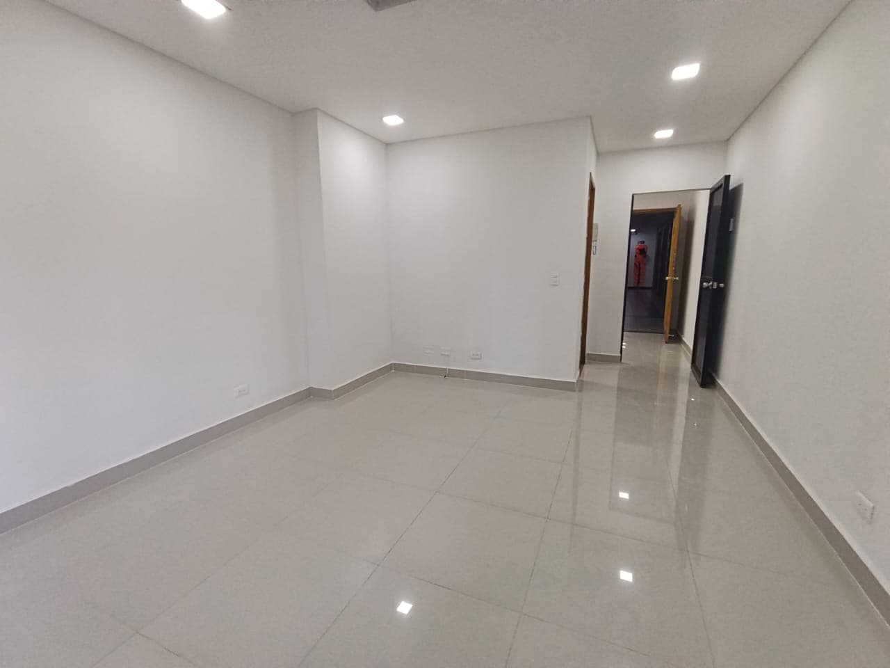 Oficina en arriendo en El Poblado, Medellín — foto 2 de 9