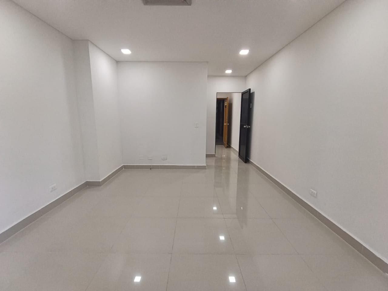 Oficina en arriendo en El Poblado, Medellín — foto 3 de 9