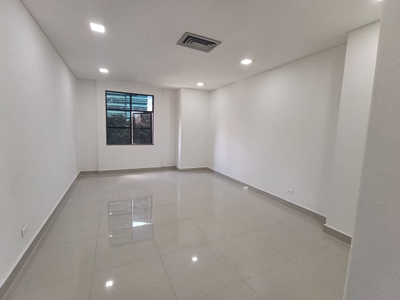 Oficina en arriendo en El Poblado, Medellín — foto 5 de 9