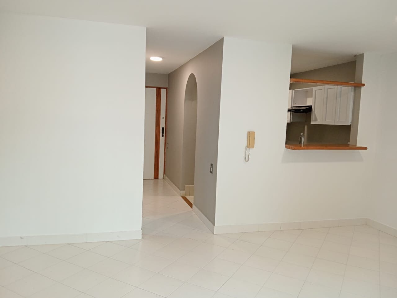 Apartaestudio en arriendo en Medellín — foto 1 de 16