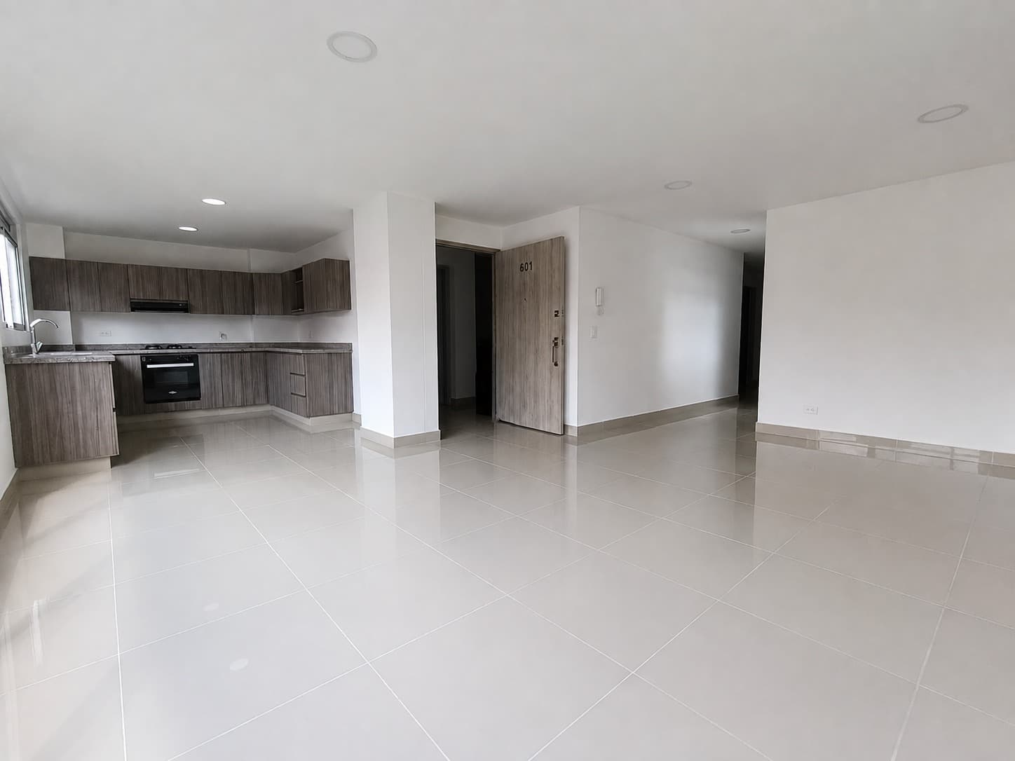 Apartamento en arriendo en La Castellana, Laureles, Medellín — foto 1 de 17