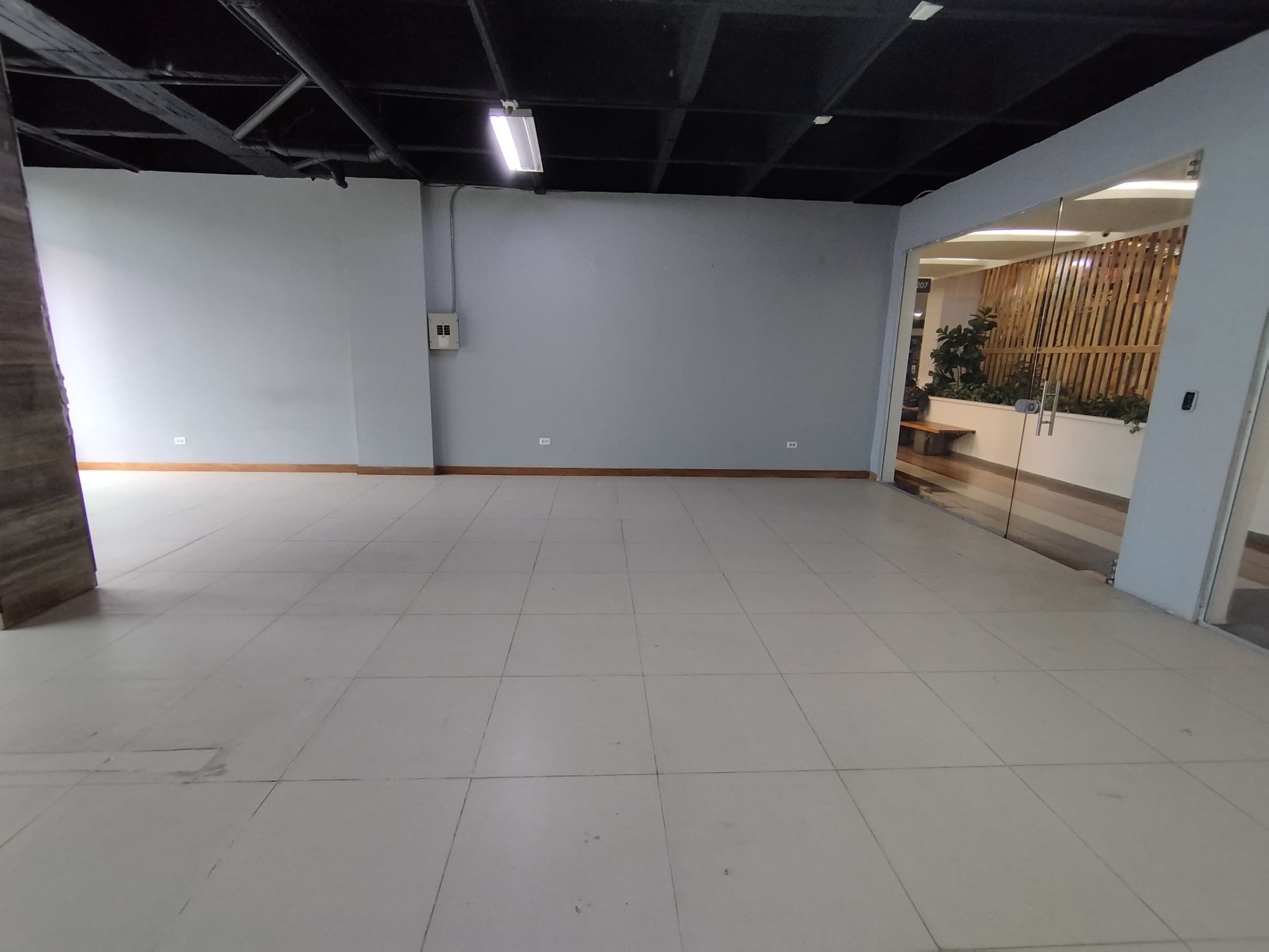 Local en arriendo en Milla De Oro, El Poblado, Medellín — foto 2 de 6