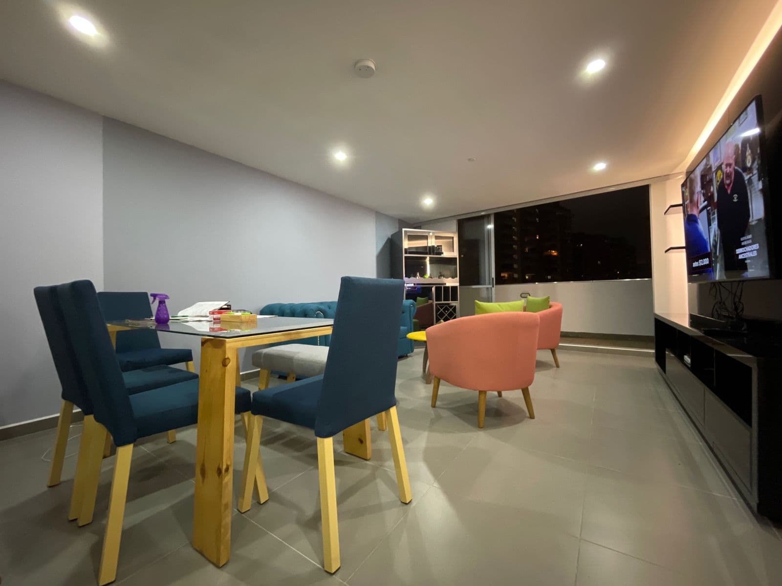 Apartaestudio en arriendo en La Visitacion Los Gonzalez, El Poblado, Medellín — foto 1 de 16