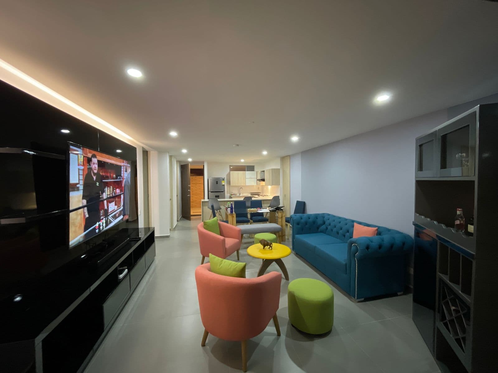 Apartaestudio en arriendo en La Visitacion Los Gonzalez, El Poblado, Medellín — foto 2 de 16