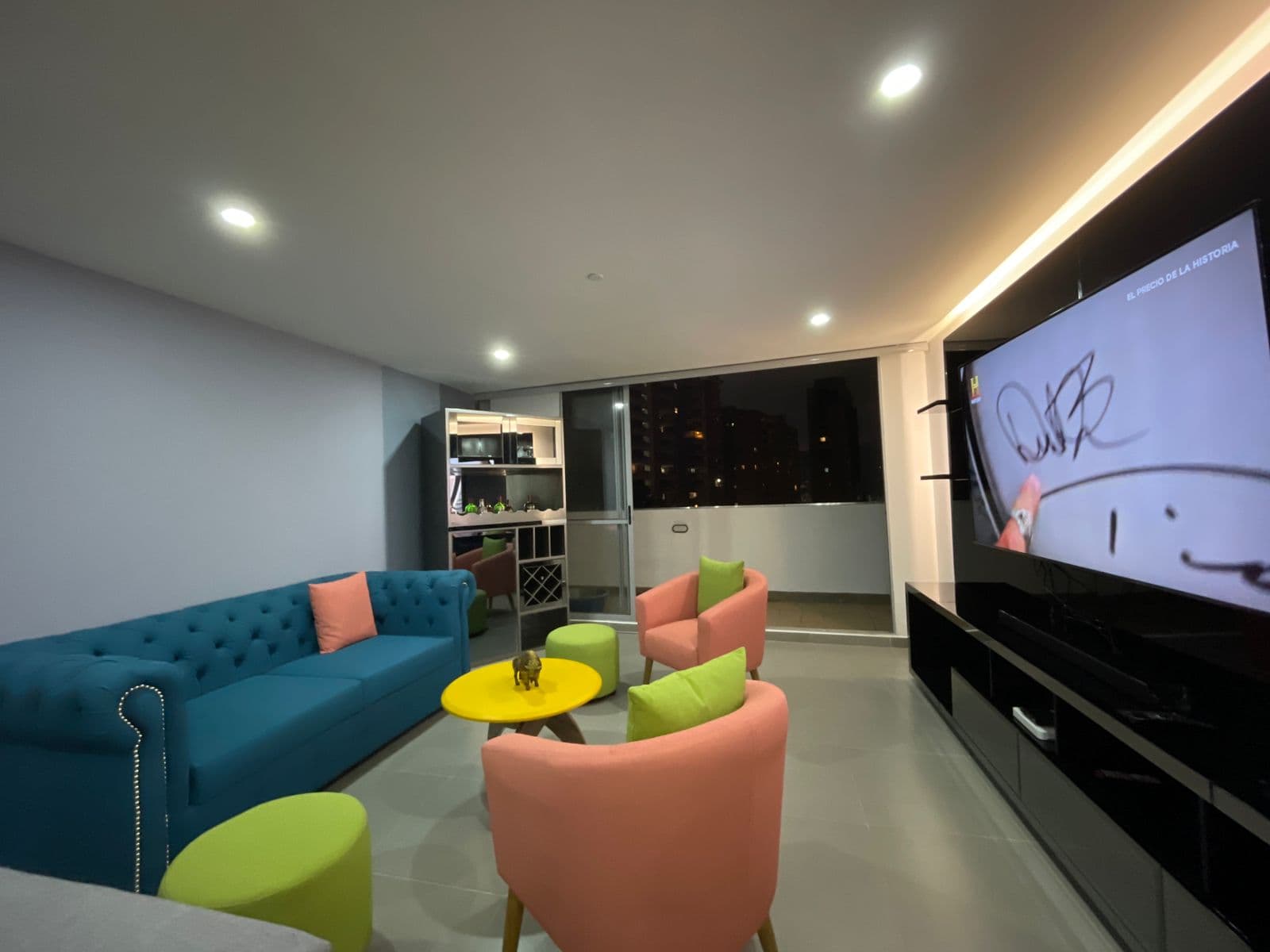 Apartaestudio en arriendo en La Visitacion Los Gonzalez, El Poblado, Medellín — foto 3 de 16