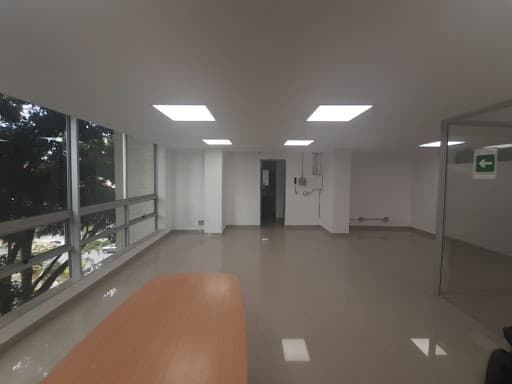 Oficina en arriendo en Suramericana, Laureles, Medellín — foto 1 de 11