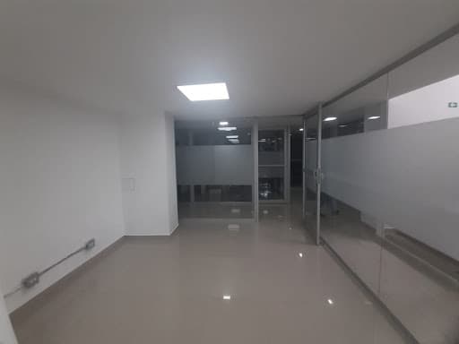 Oficina en arriendo en Suramericana, Laureles, Medellín — foto 2 de 11