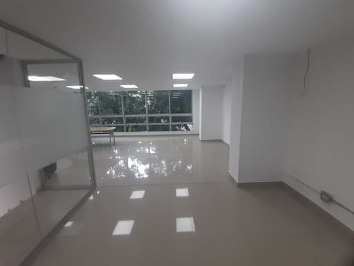 Oficina en arriendo en Suramericana, Laureles, Medellín — foto 3 de 11