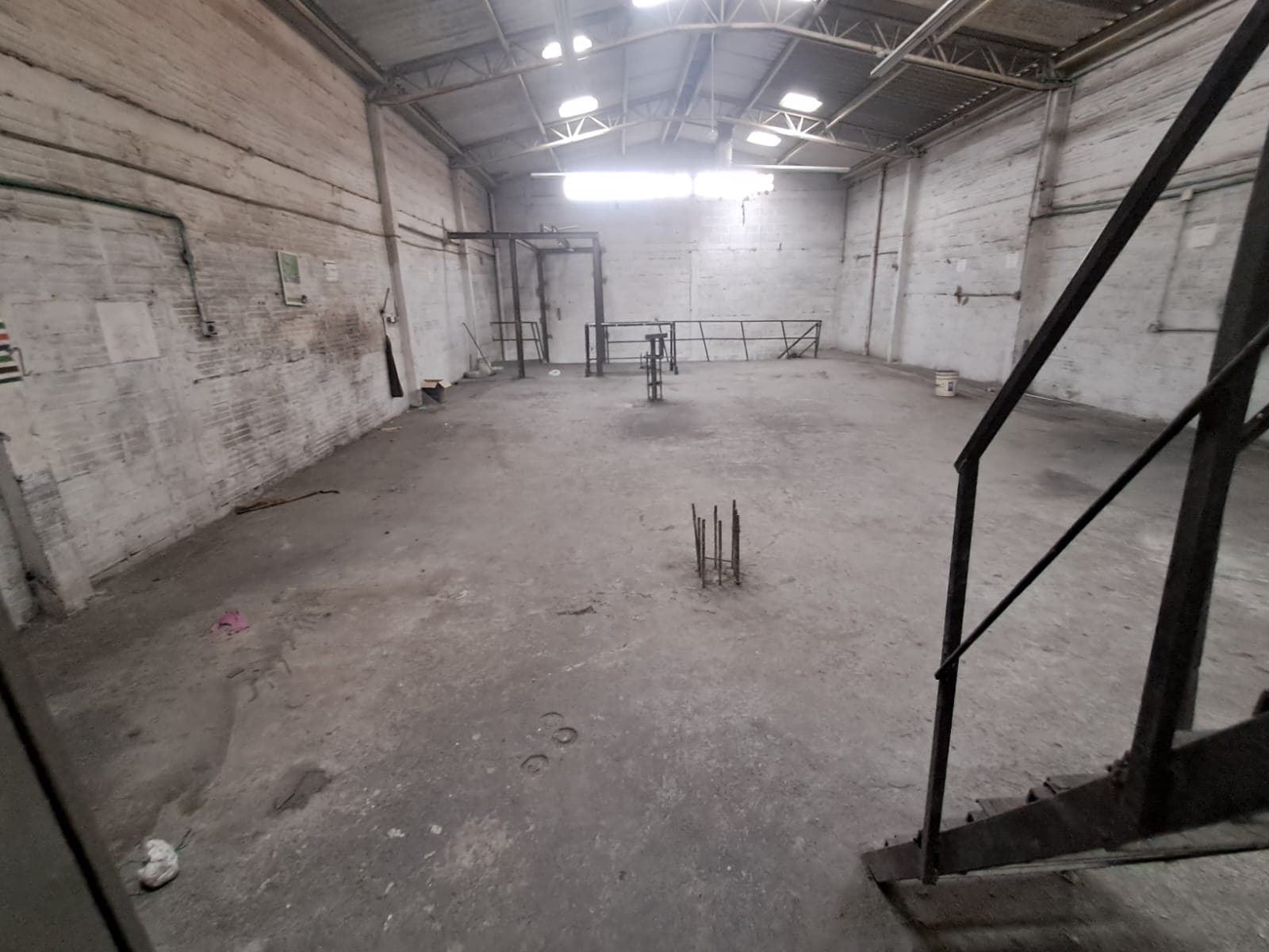 Bodega en arriendo en El Chagualo, Centro, Medellín — foto 1 de 16