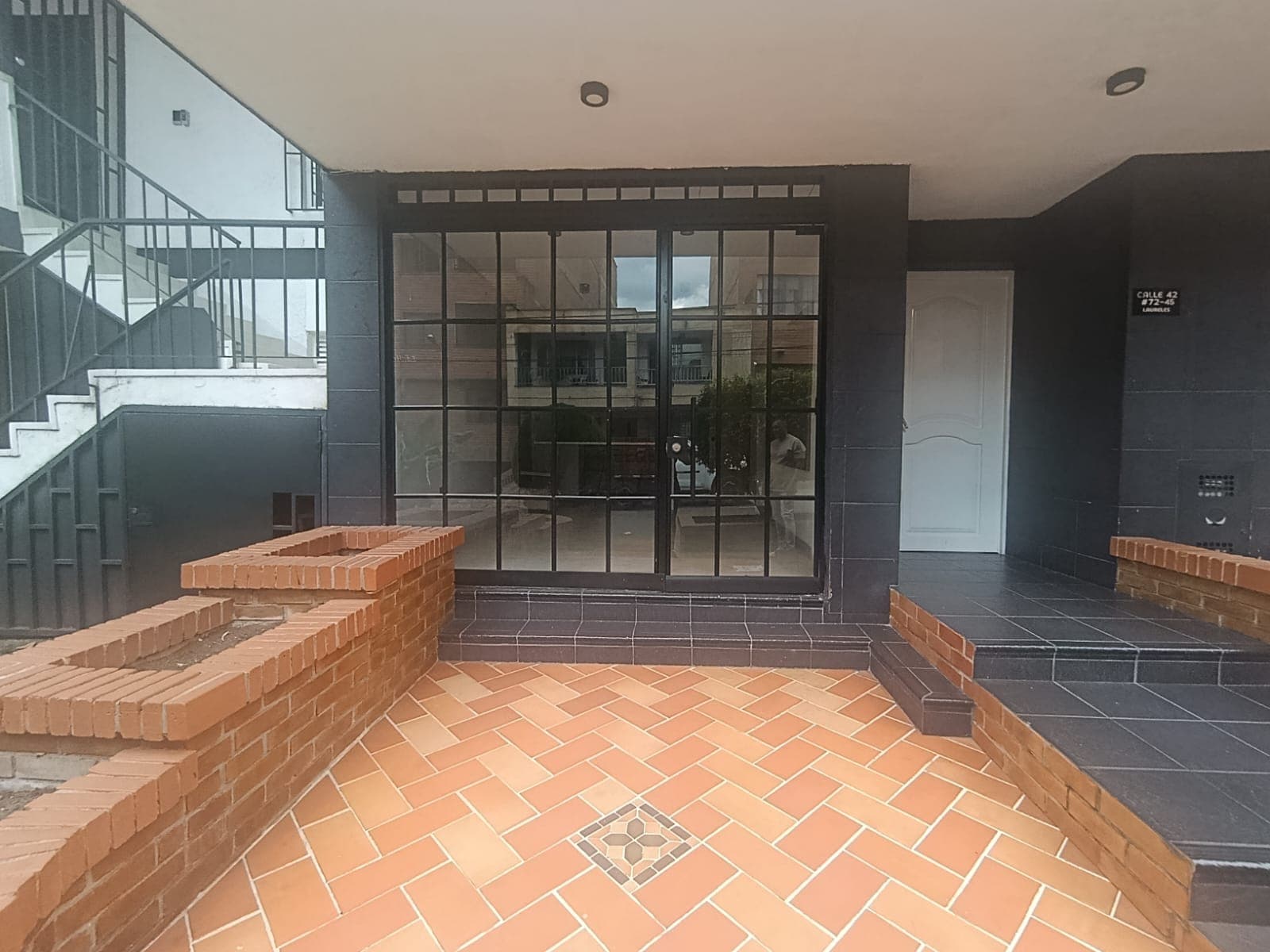 Oficina en arriendo en Lorena, Laureles, Medellín — foto 1 de 8