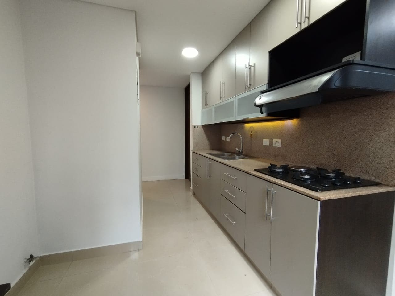 Apartamento en arriendo en Santa María de los Ángeles, El Poblado, Medellín — foto 5 de 20