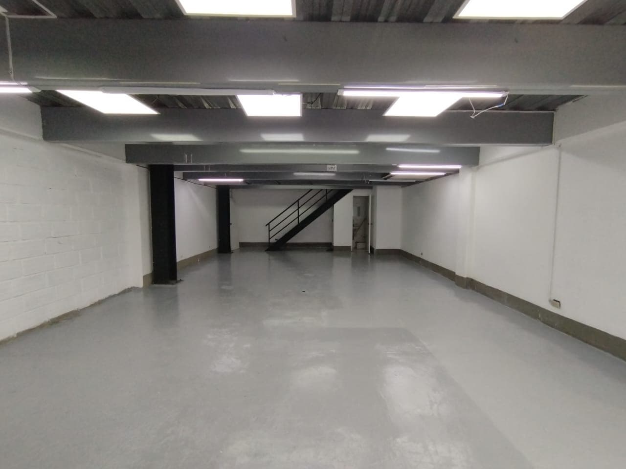 Local en arriendo en Trinidad, Guayabal, Medellín — foto 1 de 16