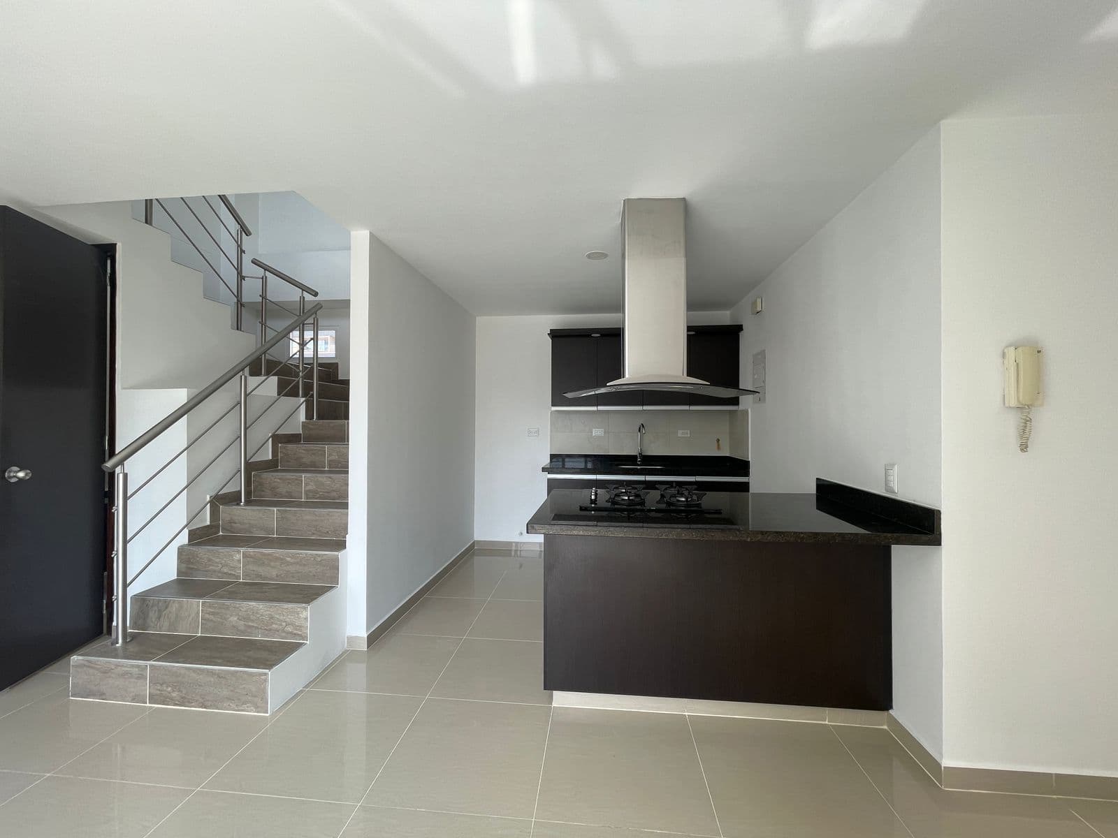 Apartamento en arriendo en El Velódromo, Laureles, Medellín — foto 1 de 20
