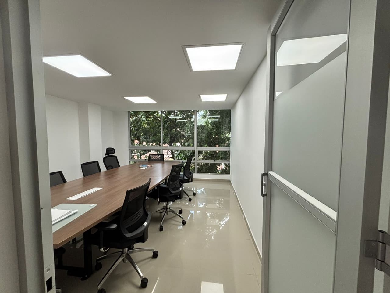 Oficina en arriendo en Suramericana, Laureles, Medellín — foto 1 de 14