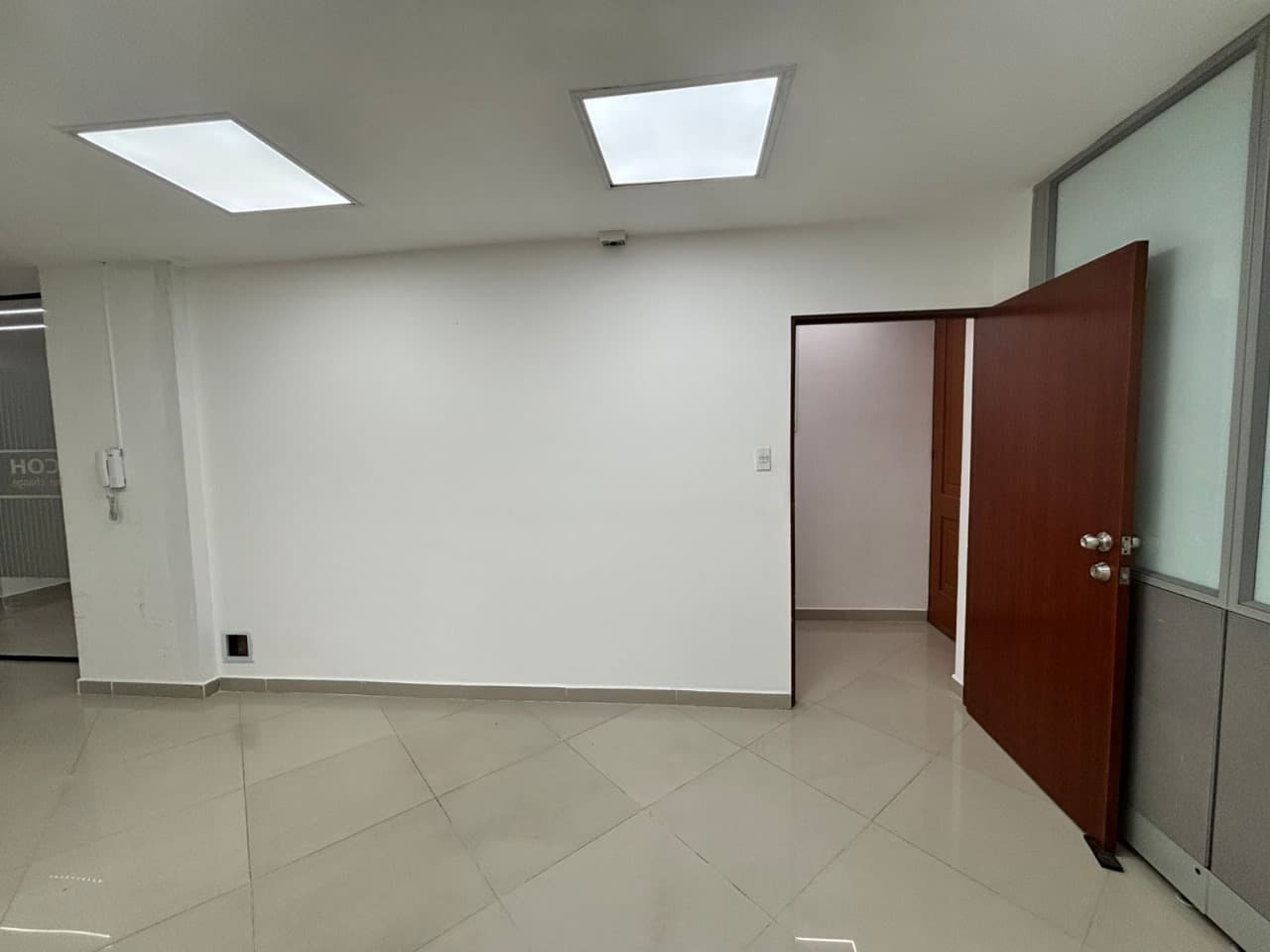 Oficina en arriendo en Suramericana, Laureles, Medellín — foto 2 de 14