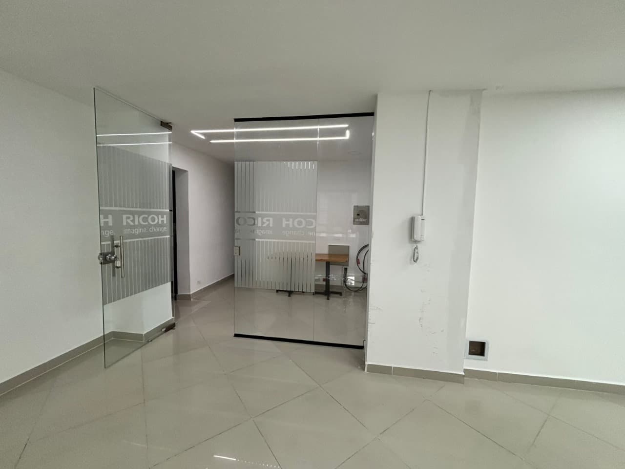 Oficina en arriendo en Suramericana, Laureles, Medellín — foto 4 de 14