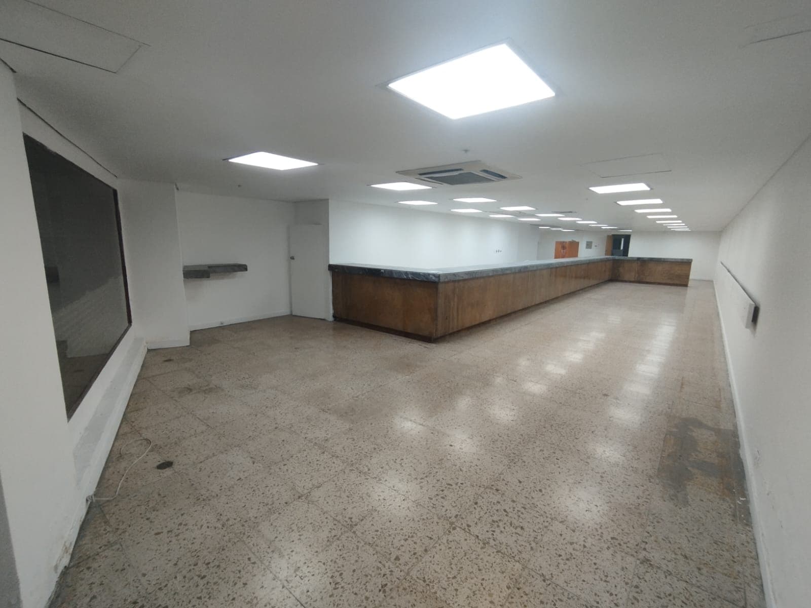 Local en arriendo en La Candelaria, Centro, Medellín — foto 1 de 17
