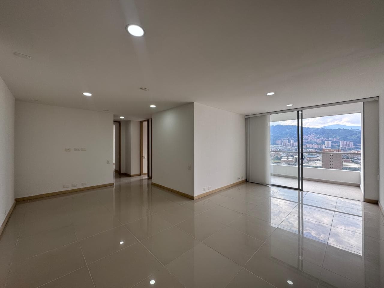 Apartamento en arriendo en Jardines, Envigado — foto 2 de 17