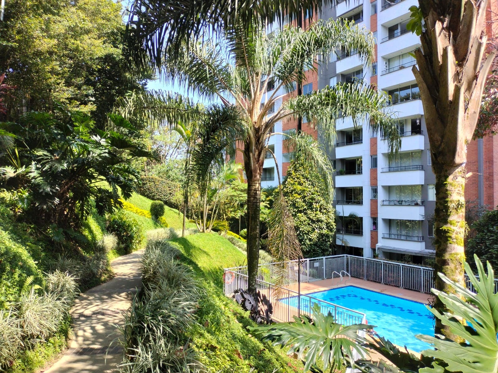 Apartamento en arriendo en Cumbres, Envigado — foto 1 de 9
