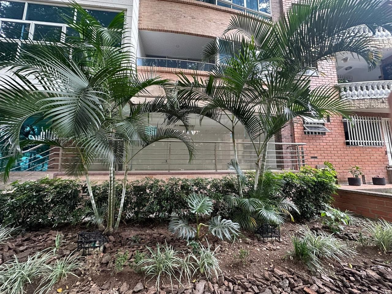 Local en arriendo en San Joaquín Laureles, Medellín — foto 1 de 8