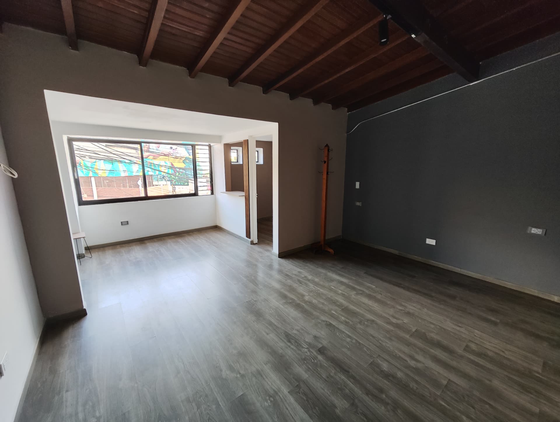 Casa Comercial en arriendo en Conquistadores, Laureles, Medellín — foto 1 de 20