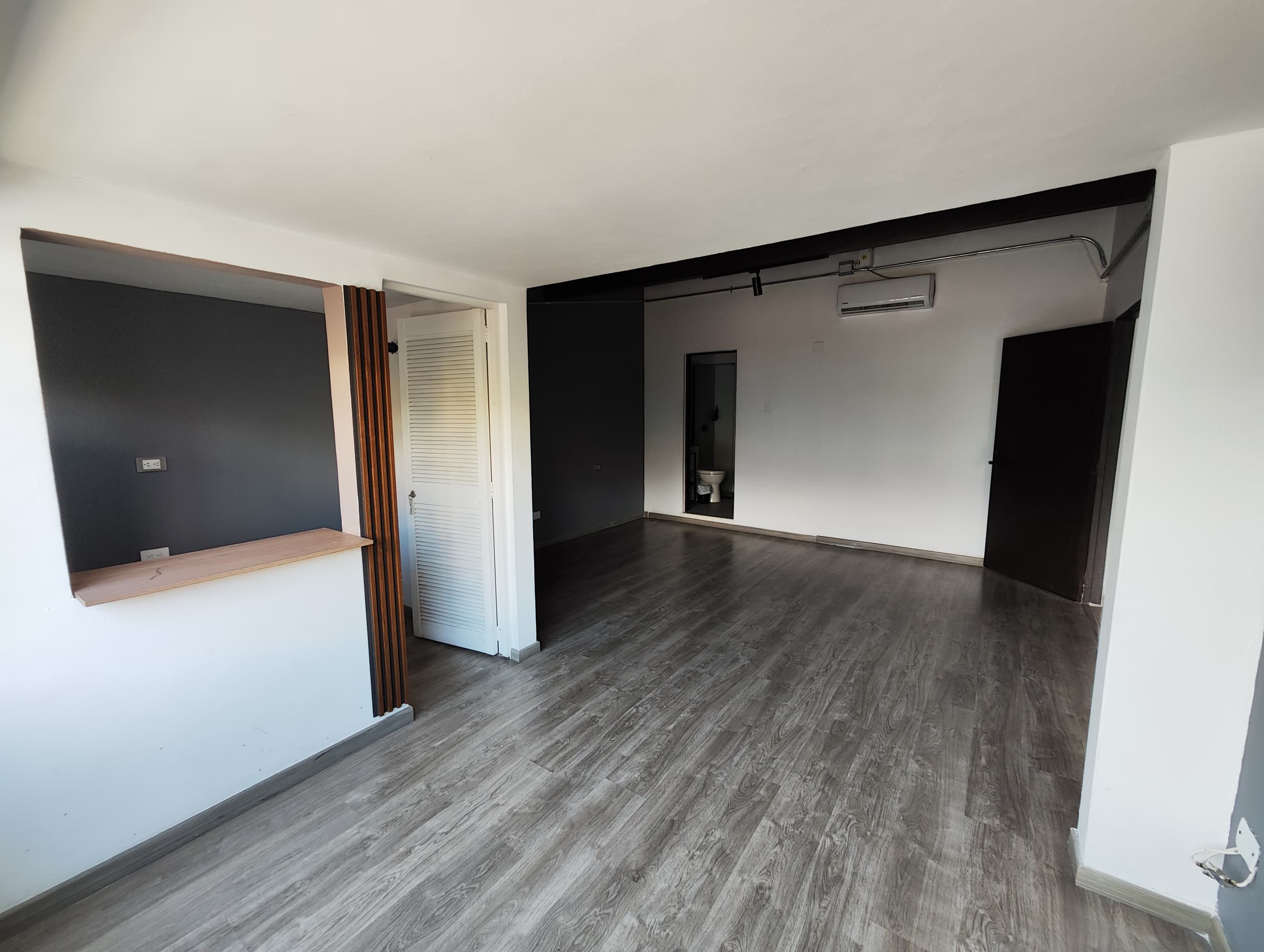Casa Comercial en arriendo en Conquistadores, Laureles, Medellín — foto 2 de 20