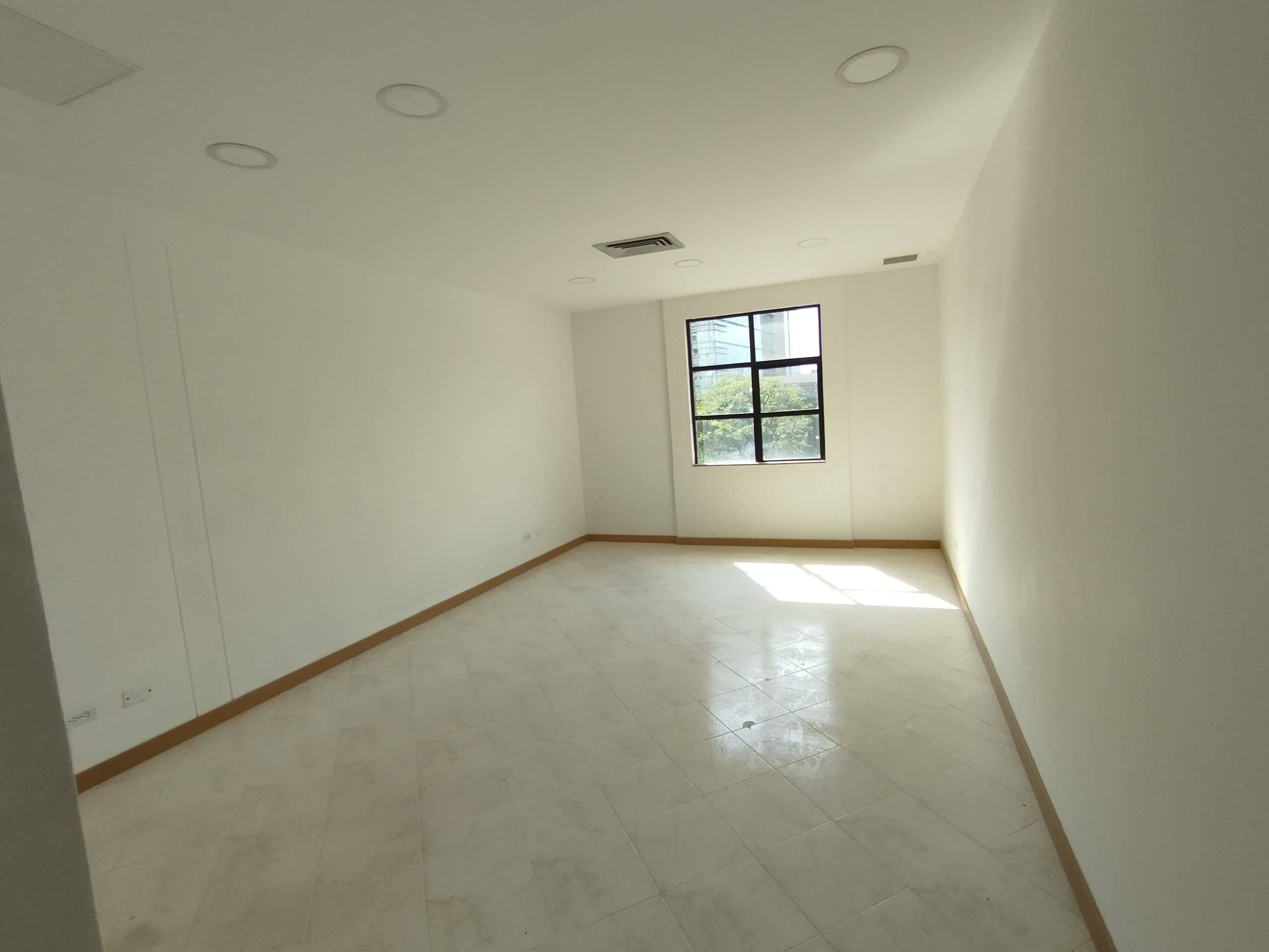 Oficina en arriendo en El Poblado, Medellín — foto 5 de 7