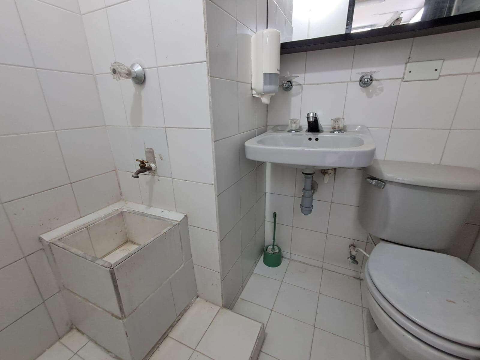 Local en arriendo en Laureles, Medellín — foto 2 de 20