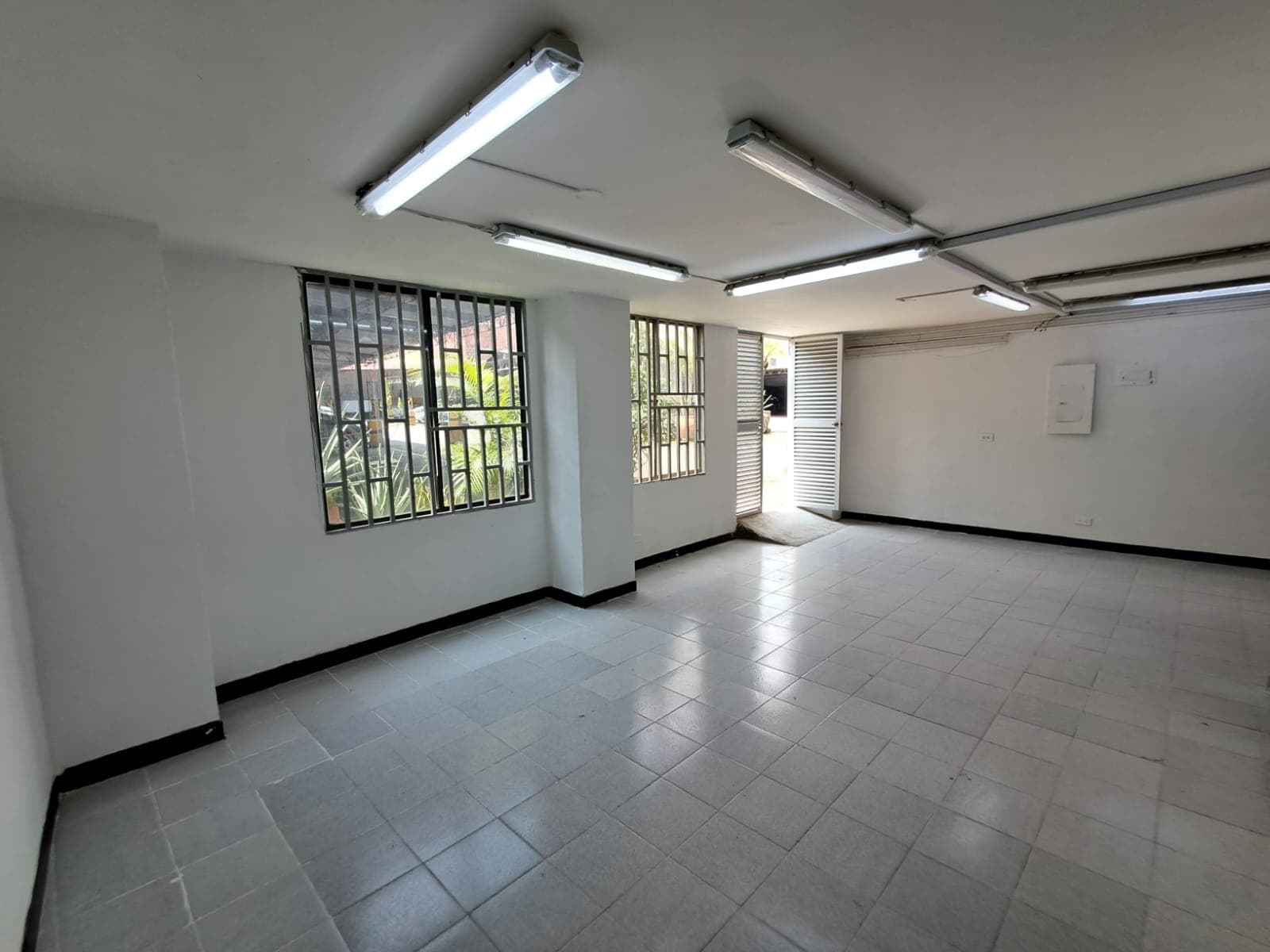 Local en arriendo en Laureles, Medellín — foto 3 de 20