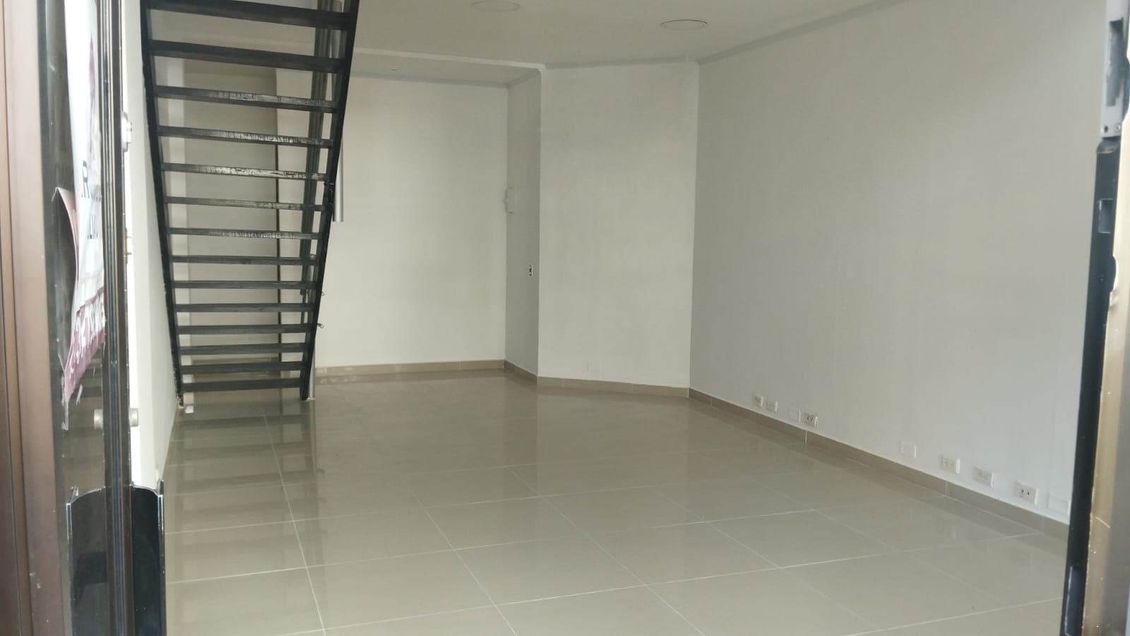 Local en arriendo en Laureles Medellín — foto 2 de 8
