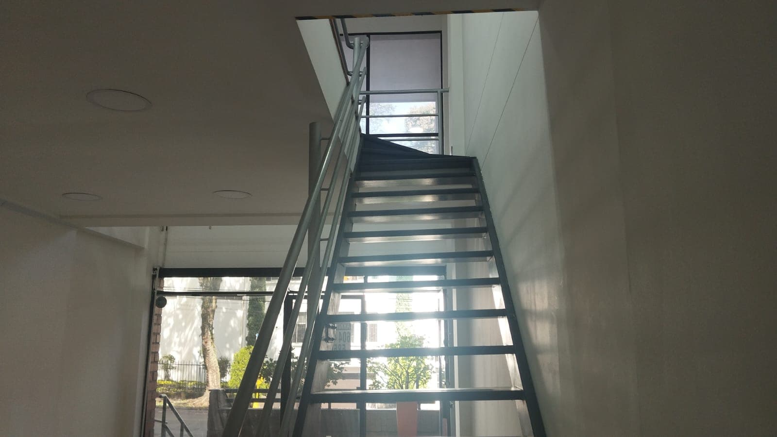Local en arriendo en Laureles Medellín — foto 3 de 8