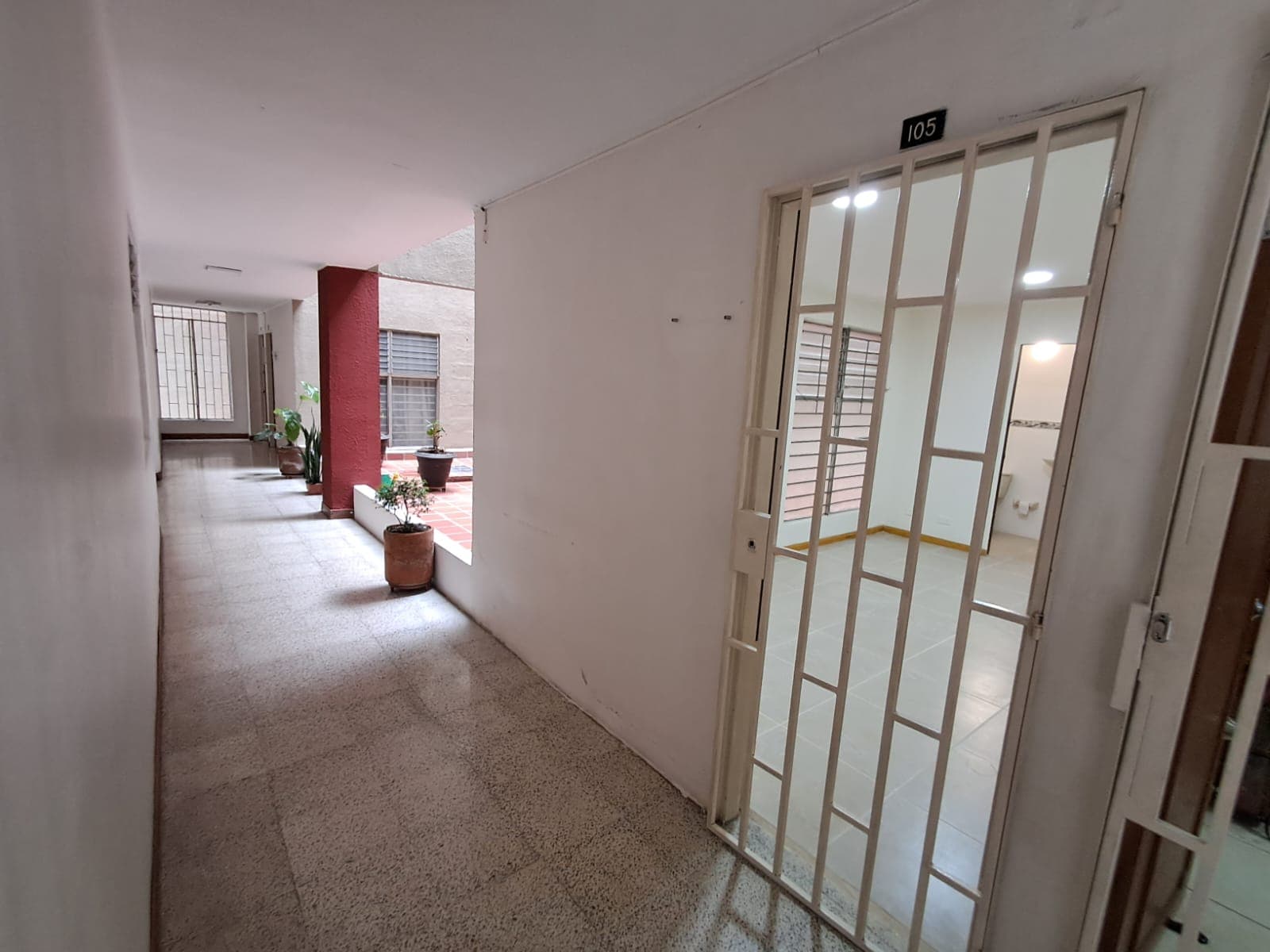 Oficina en arriendo en La Floresta, La America, Medellín — foto 2 de 14