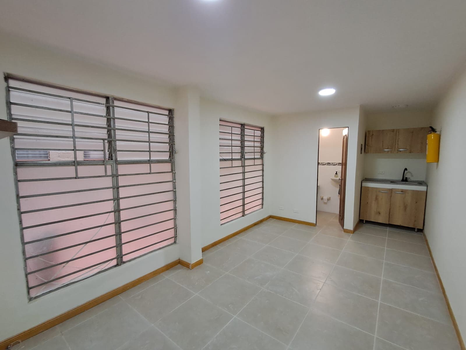 Oficina en arriendo en La Floresta, La America, Medellín — foto 3 de 14