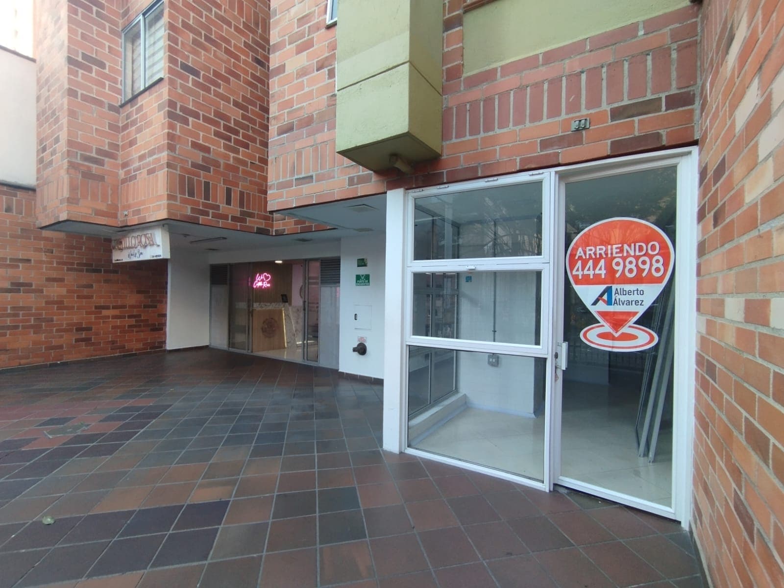 Local en arriendo en Bombona, Centro, Medellín — foto 1 de 12