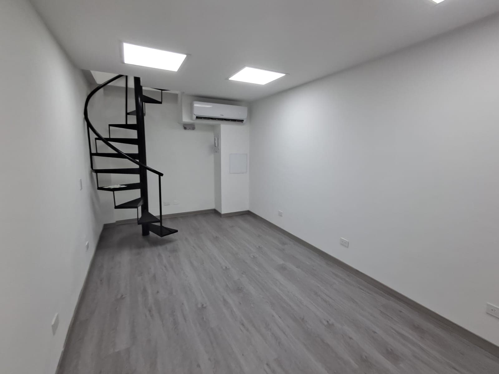 Local en arriendo en El Poblado, Medellín — foto 1 de 8