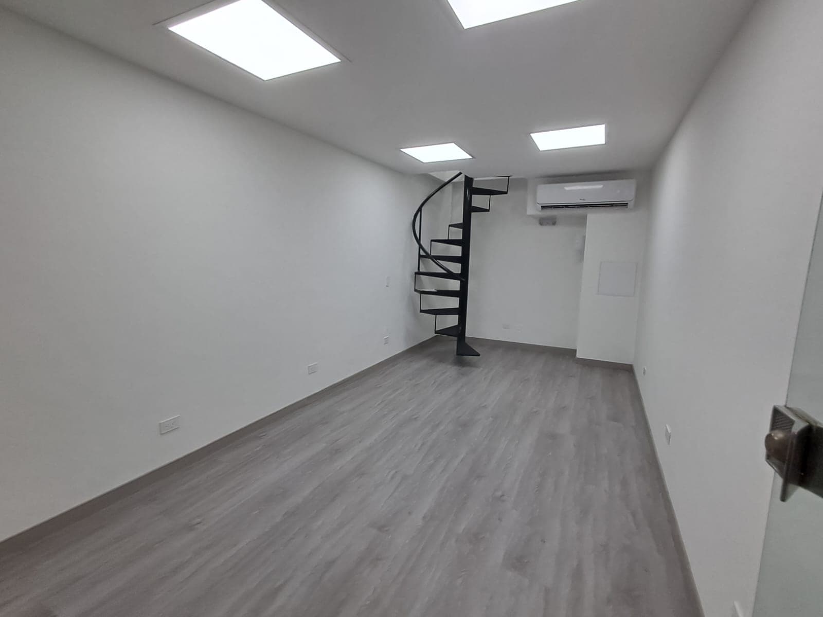 Local en arriendo en El Poblado, Medellín — foto 2 de 8