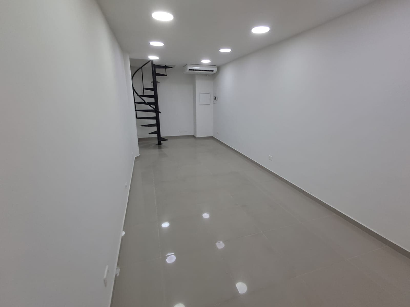 Local en arriendo en El Poblado, Medellín — foto 1 de 8