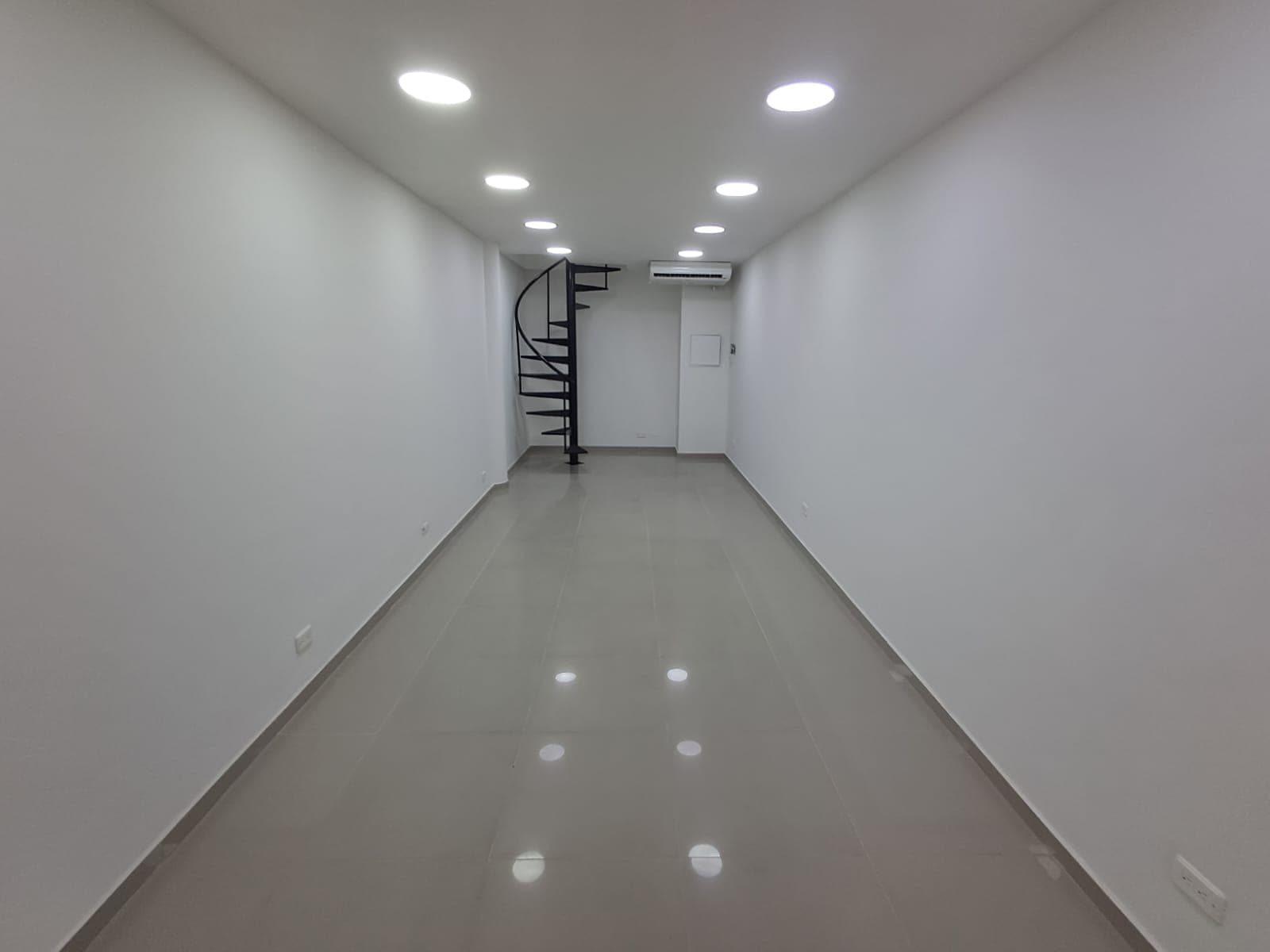 Local en arriendo en El Poblado, Medellín — foto 2 de 8