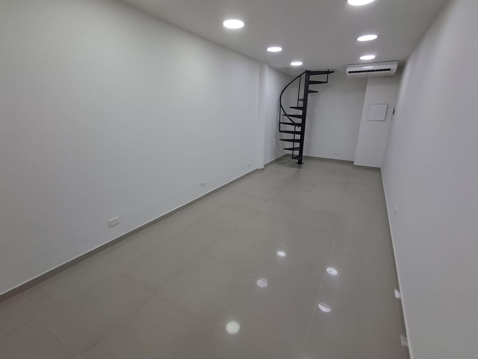 Local en arriendo en El Poblado, Medellín — foto 4 de 8