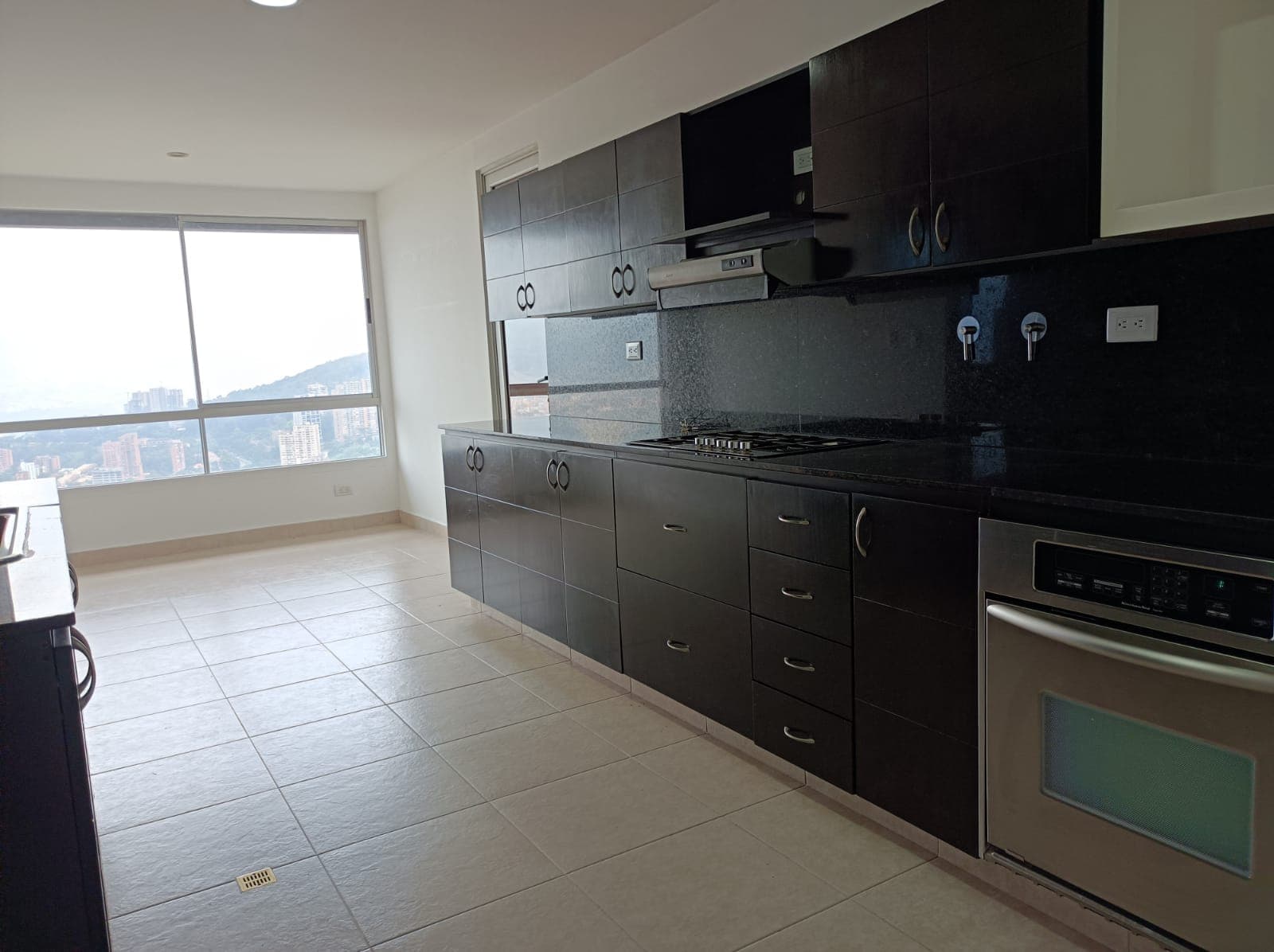 Apartamento en arriendo en La Calera, El Poblado, Medellín — foto 1 de 13
