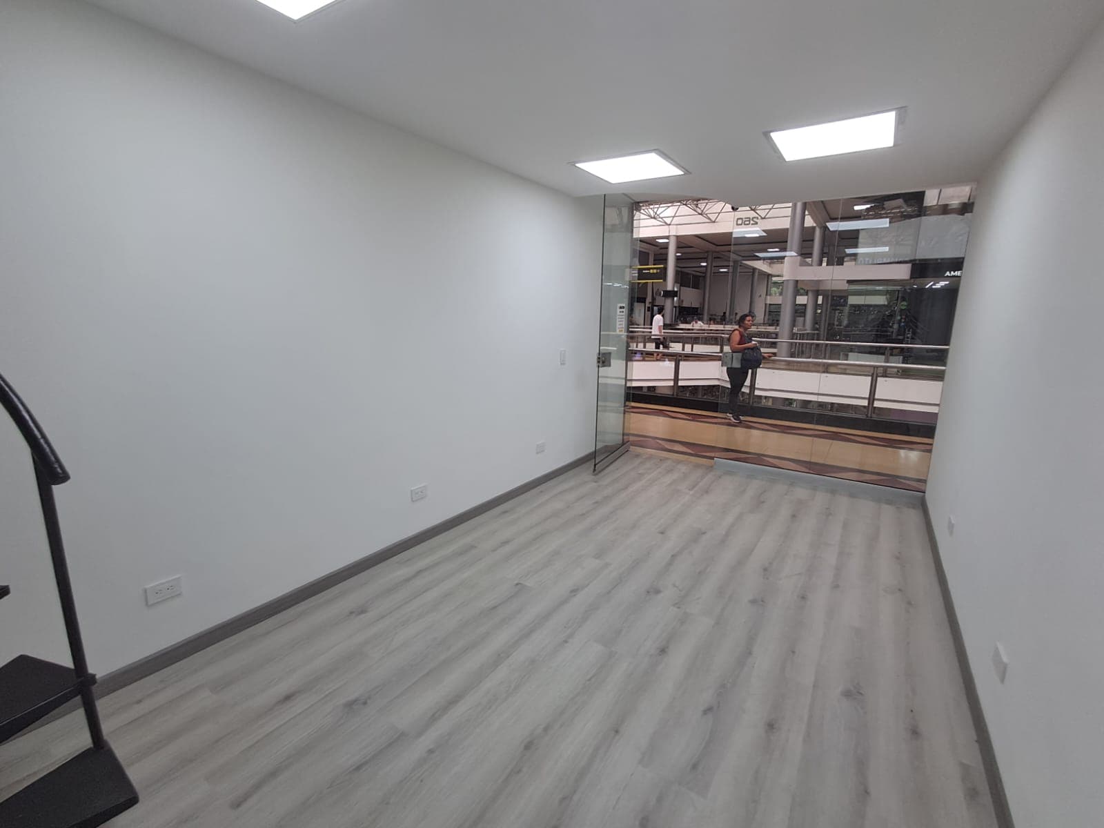 Local en arriendo en El Poblado, Medellín — foto 1 de 8