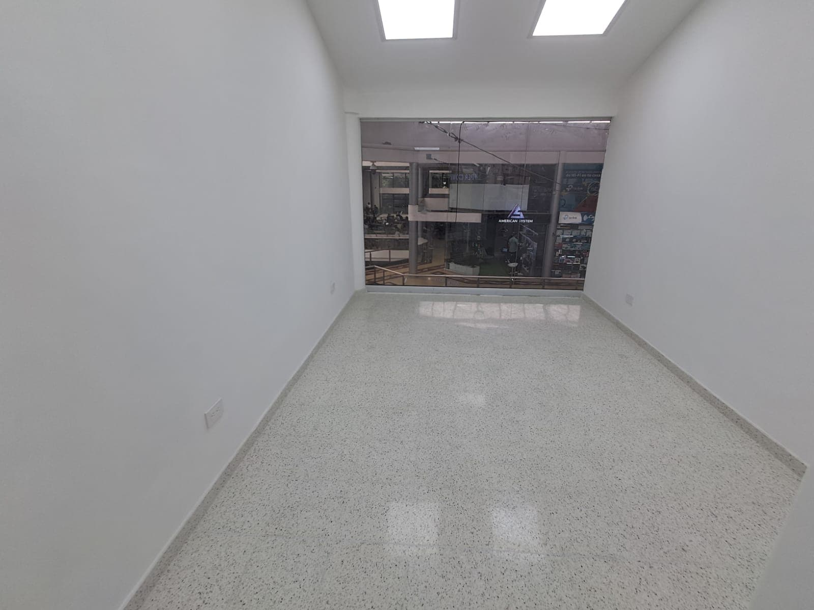 Local en arriendo en El Poblado, Medellín — foto 4 de 8