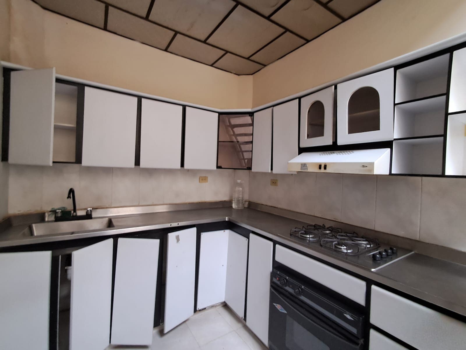 Casa Vivienda en arriendo en Buenos Aires, Centro, Medellín — foto 3 de 18