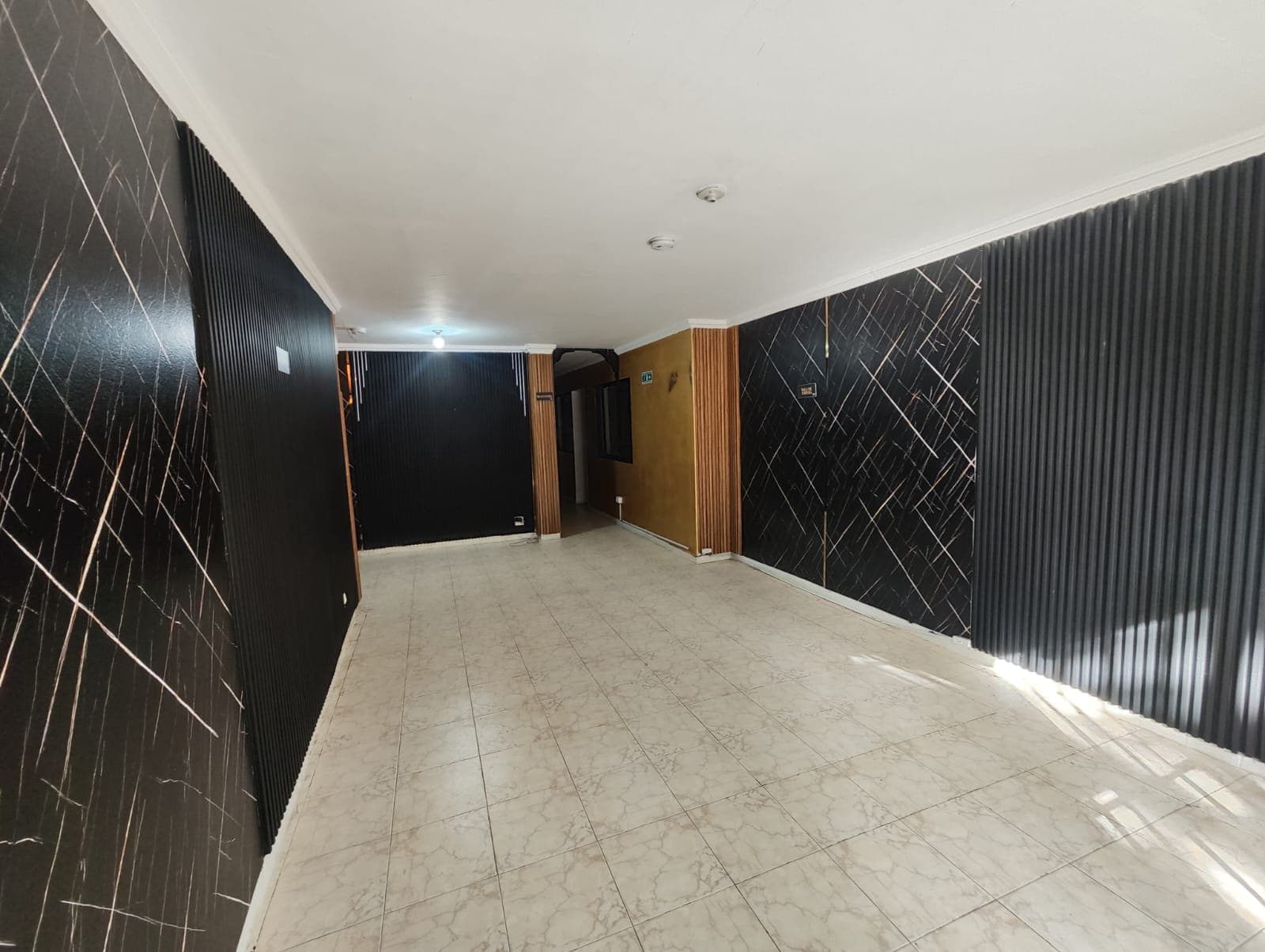Casa Comercial en arriendo en La Magnolia, Envigado — foto 1 de 17