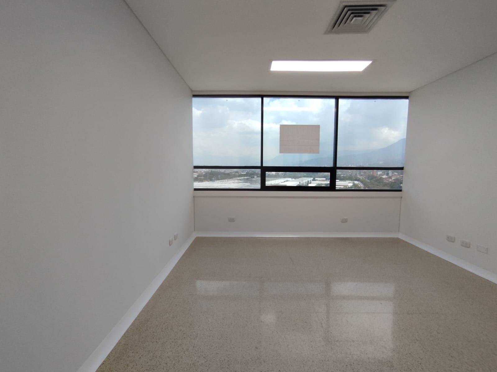 Consultorio en arriendo en Las Vegas, Envigado — foto 1 de 13